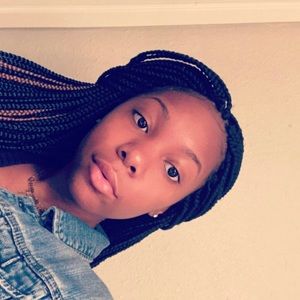 Meet your Posher, Emani